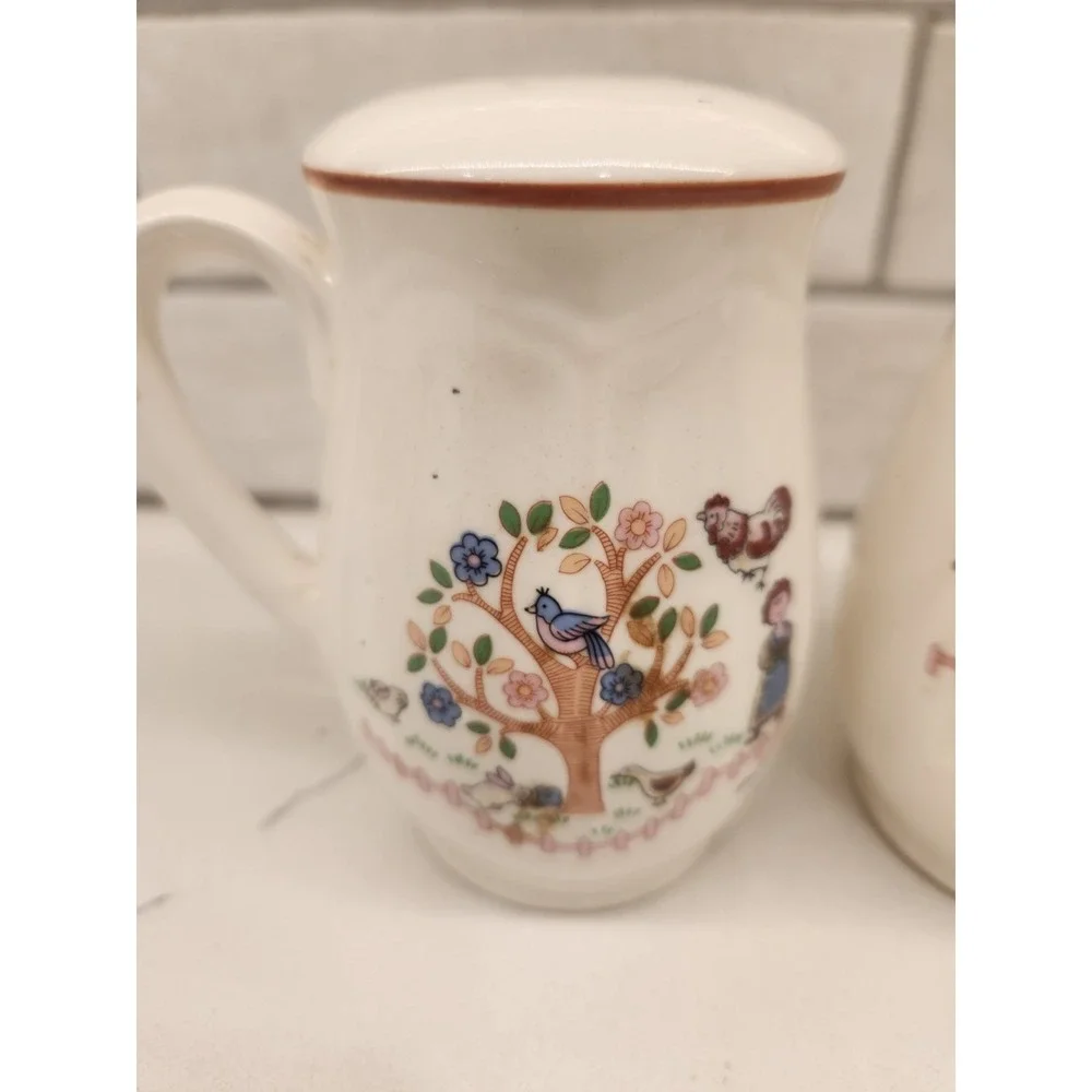 Vintage Ceramic Jamestown China Country Home Salt & Pepper Shaker Set Grannycore